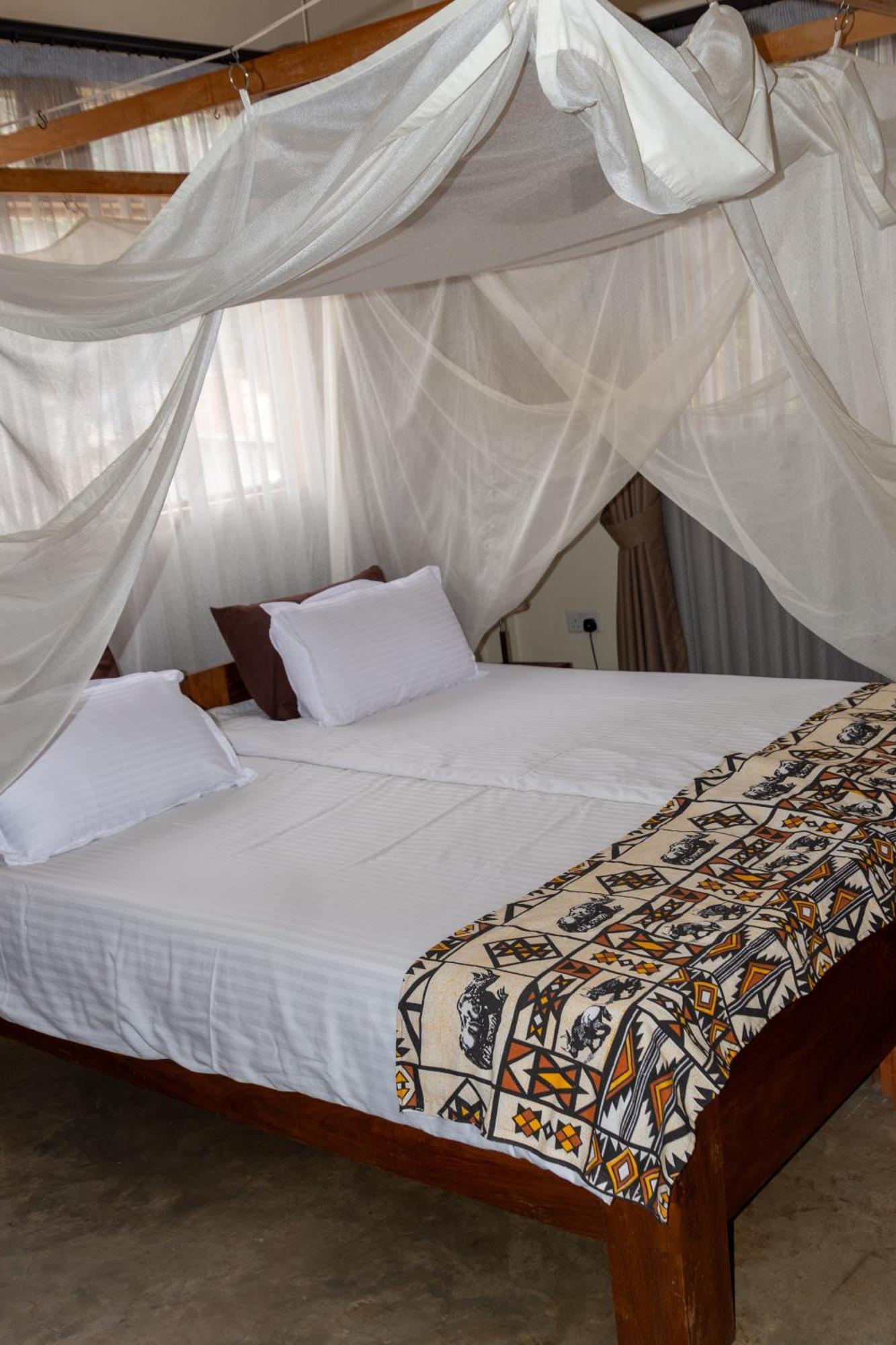 Dutchess Hotel And Restaurant Fort Portal Kültér fotó